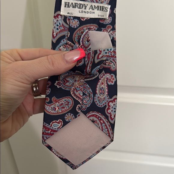 Hardy Amies Blue and Red Paisley Tie Elegant Accessory - Picture 3 of 4